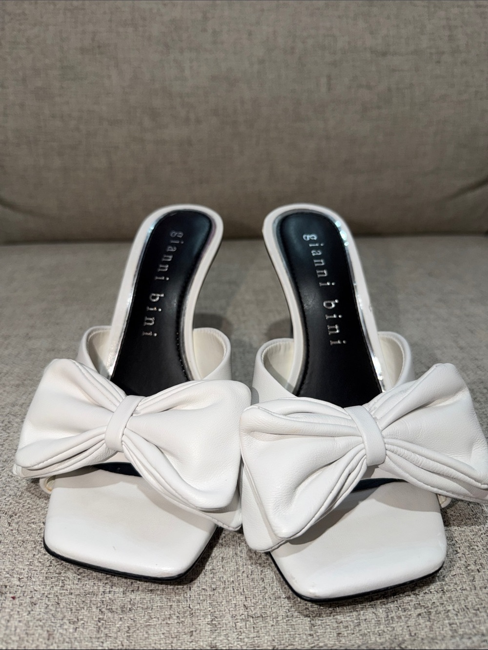 Gianni Bini White Bow Slide Mules